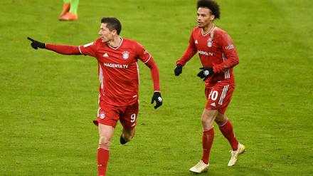 So wird das gemacht. Robret Lewandowski (links) drehte das Spiel der Bayern gegen Wolfsburg mit zwei Toren.