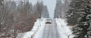 Bei niedrigen Temperaturen dürfen die Abschalteinrichtungen eingeschaltet werden, wenn dadurch Motorschäden vermieden werden. 