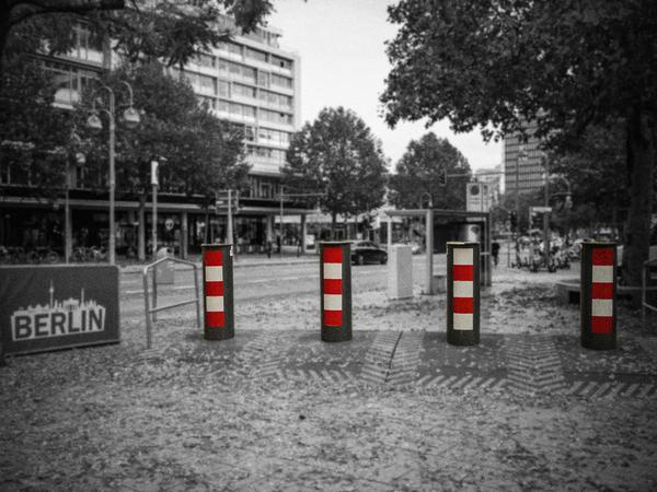 Folgen eines Verbrechens: Massive Poller schützen den Breitscheidplatz.