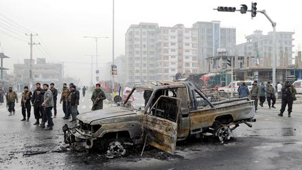 Wieder ein Anschlag in Kabul: Schauplatz der Explosion einer Autobombe