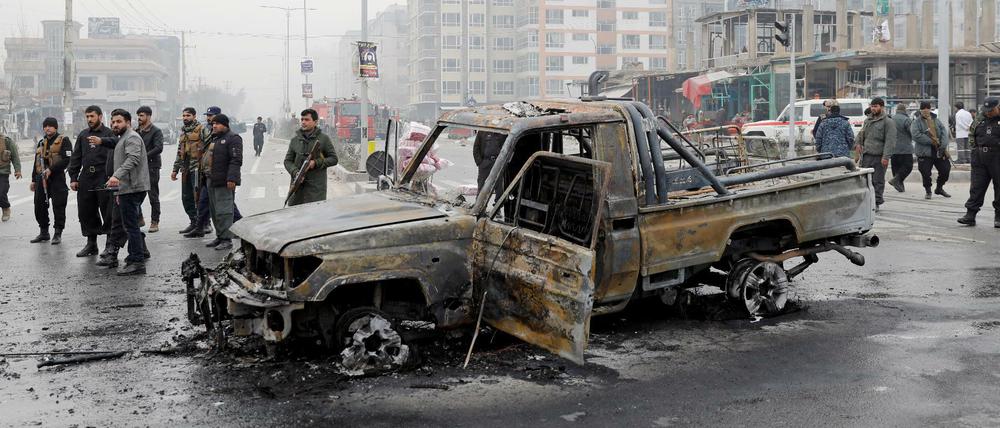 Wieder ein Anschlag in Kabul: Schauplatz der Explosion einer Autobombe