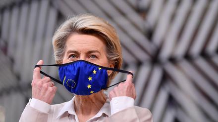 Die EU-Kommission um Präsidentin Ursula von der Leyen wird am Montagabend den Corona-Impfstoff final zulassen. 