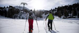 Für das Skitouring braucht es nicht viel. Ohne Skiurlaub kann es zur echten Alternative werden.