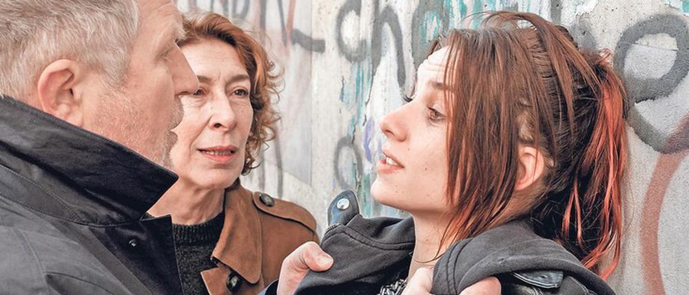 Unter Verdacht. Die Ermittler Bibi Fellner (Adele Neuhauser), Moritz Eisner (Harald Krassnitzer) und die Obdachlose Tina Kranzinger (Maya Unger, rechts).