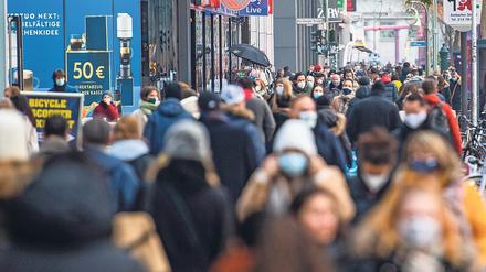 Trotz Distanzierungsempfehlung erreichte das öffentliche Leben hohe Betriebsamkeit.