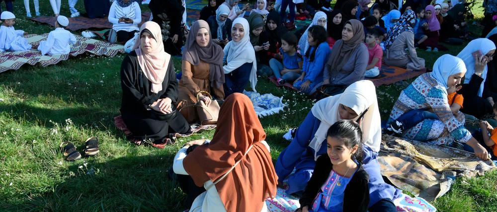 Muslime beim Eid-Fest in Berlin. Auch unpolitische Muslime fühlen sich durch Mohammed-Karikaturen verletzt.