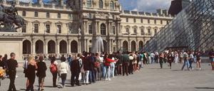 Ein Besuch des Louvre ging 1989 noch ohne Schlangestehen. Wenn man den Seiteneingang bei den Tuilerien kannte. 