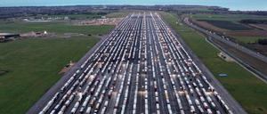 Lastwagen, die auf dem Weg in die EU sind, stauten sich am 22. Dezember im Südosten Englands.