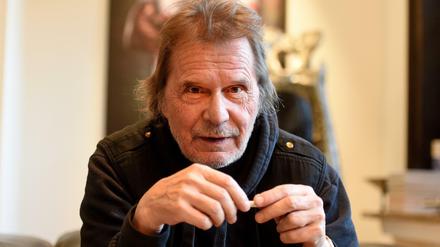 Uli Stein, deutscher Cartoonist und Fotograf, bei einem Interview.