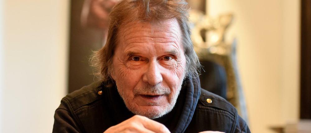 Uli Stein, deutscher Cartoonist und Fotograf, bei einem Interview.