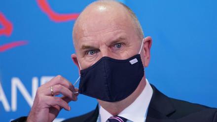 Dietmar Woidke (SPD), Brandenburgs Ministerpräsident, ist zuversichtlich, dass Tesla bald weiterbauen darf.