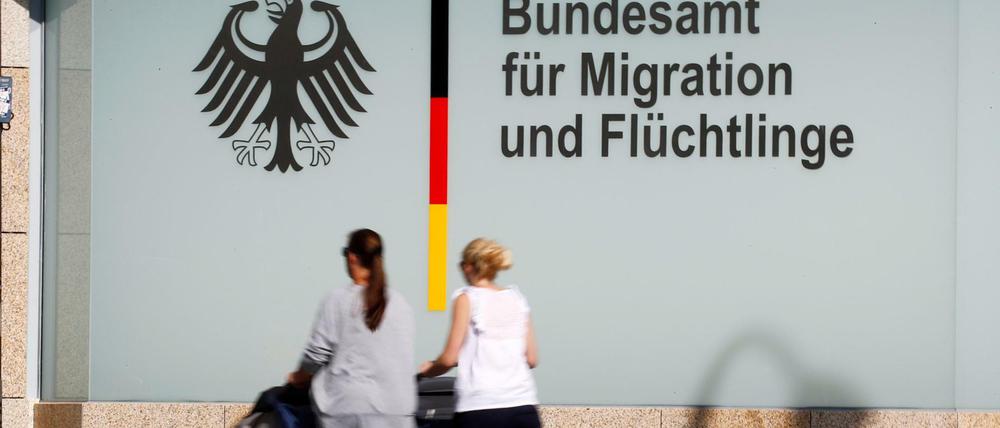 Das Bamf führt die Verfahren durch und entscheidet über Asylanträge.