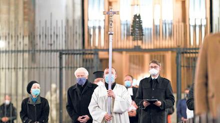 Sicher? Viele Gottesdienste, wie dieser in Köln, finden inzwischen mit Hygienekonzepten statt. 