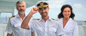 Das ZDF-"Traumschiff" Staff-Kapitän Martin Grimm (Daniel Morgenroth, v.l.n.r.), Kapitän Max Parger (Florian Silbereisen), Hanna Liebhold (Barbara Wussow) fuhr mit 6,56 Millionen Zuschauern am zweiten Weihnachtstag allen anderen fiktionalen TV-Sendungen davon. 