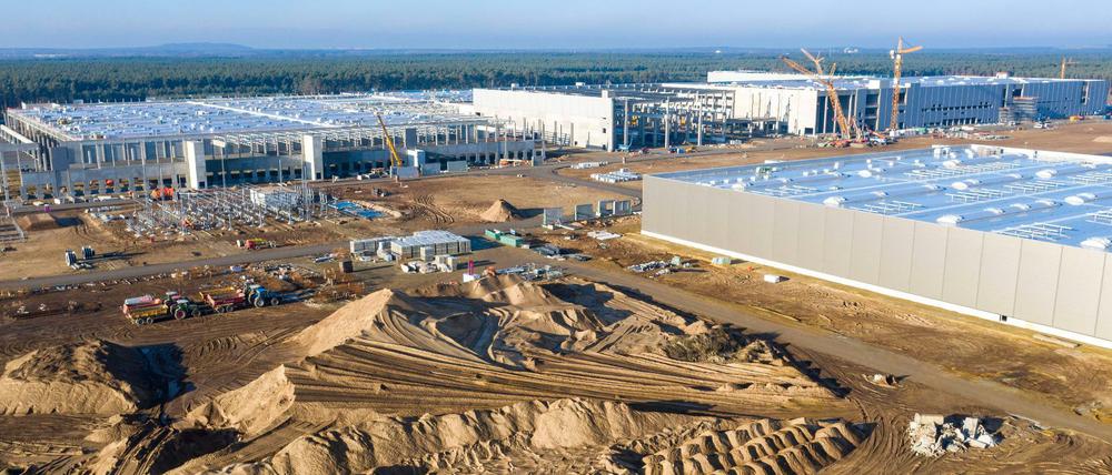 Blick auf die Baustelle von Teslas "Gigafactory" in Brandenburg.