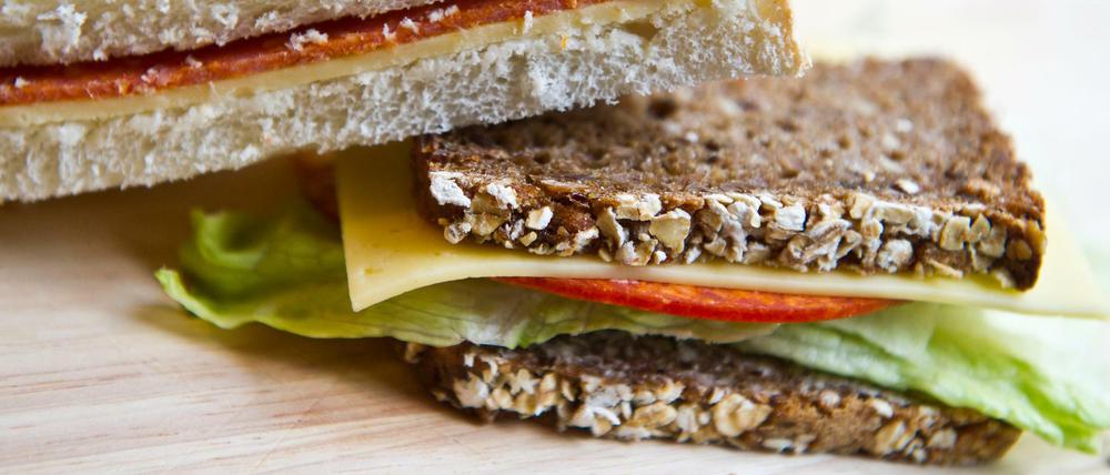 Isn't it lovely? Deutsches Vollkornbrot ist entschieden gesünder als englischer Toast.