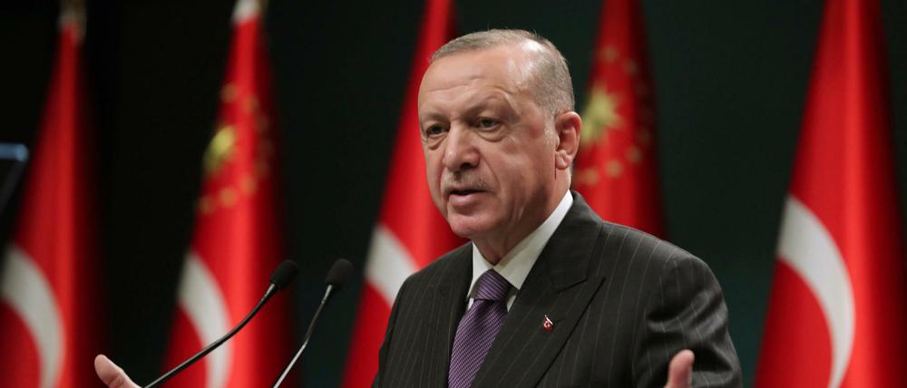 Recep Tayyip Erdogan, Präsident der Türkei, spricht im Anschluss an eine Kabinettssitzung bei einer Pressekonferenz.