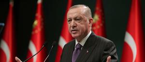 Recep Tayyip Erdogan, Präsident der Türkei, spricht im Anschluss an eine Kabinettssitzung bei einer Pressekonferenz. 