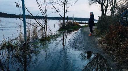 Im Winter wird das hier spiegelglatt, wenn das Wasser auf den Wegen steht. Hier ein Foto aus dem Winter 2018.