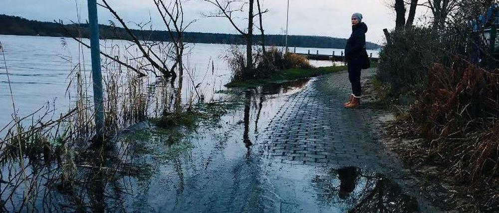 Im Winter wird das hier spiegelglatt, wenn das Wasser auf den Wegen steht. Hier ein Foto aus dem Winter 2018.