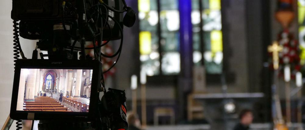 Viele Gemeinden verzichten in diesem Jahr auf Gottesdienste mit Besuchern. Die Öffentlich-Rechtlichen haben nun Platz für TV-Gottesdienste in ihrem Programm geschaffen. 