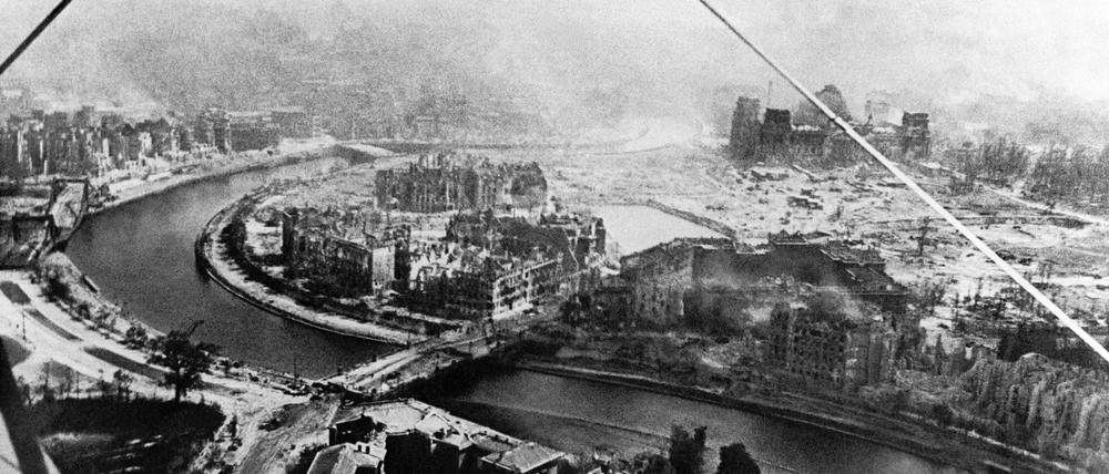 1945, Regierungsviertel. 