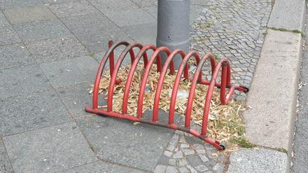 Radfahrer haben für diese Konstruktion einen Namen: Felgenknicker. Wer sein Vorderrad ruinieren möchte, dies ist die Gelegenheit. 