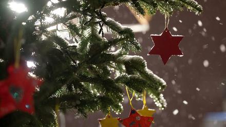 Am sechsten Weihnachten sollte alles anders werden, hoffte Simon.