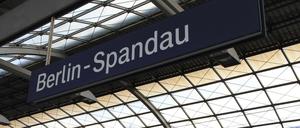 Die Fernbahnstrecke zwischen Hauptbahnhof und Spandau ist am Dienstagmorgen gesperrt.