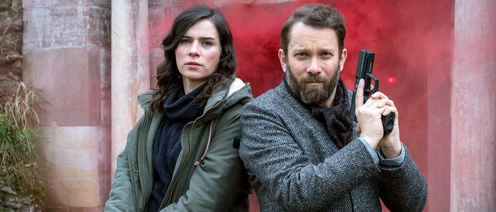 Kira Dorn (Nora Tschirner) muss im Neujahrs-"Tatort" mit dem Titel "Der feine Geist" weitgehend alleine ermitteln. Ihr Kollege und Ehemann Lessing (Christian Ulmen) wird angeschossen. 
