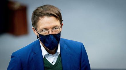 Karl Lauterbach (SPD) rechnet mit einem Licht am Ende des Tunnels ab April.