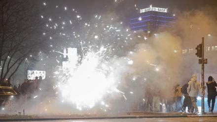 Böllern ist in Berlin dieses Jahr erheblich schwieriger als sonst. Aber nicht unmöglich.