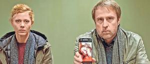 Die Verteidigung der Folter. Kommissar Peter Nadler (Bjarne Mädel) und seine Kollegin Lansky (Katharina Schlothauer) suchen nach der entführten Lisa. 