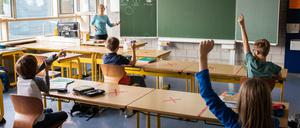 Präsenzunterricht, Wechselunterricht, Heimunterricht? Der Streit geht wieder los.