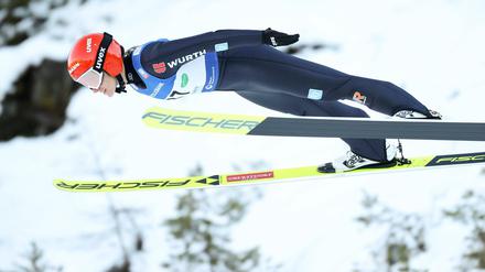 Skispringerinnen wie die Deutsche Katharina Althaus durften im Gegensatz zu den Männern in der laufenden Saison kaum springen. Seit Jahren kämpfen sie um Gleichberechtigung.