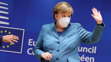 Die Bundesregierung um Angela Merkel stimmt wie alle EU-Staaten der vorläufigen Anwendung des Post-Brexit-Deals zu.