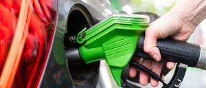 Um fossile Energien zu verteuern und klimaschonende Alternativen voranzubringen, gibt es ab 2021 einen nationalen CO2-Preis für die Bereiche Verkehr und Heizen. 