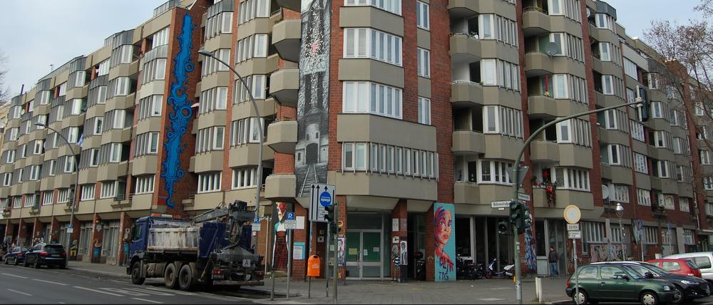 Die mehr als 150 Wohnungen dieses Gebäudes in Schöneberg sind seit Tagen ungeheizt. Auch darüber hinaus gibt es Probleme.