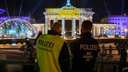 Bühne ohne Publikum: Dieses Silvester passt zum vergangenen Jahr. Kein kompletter Ausfall, aber auch kein vollständiger Ersatz zum unbeschwerten Beisammensein.