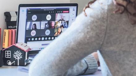 Und es hat Zoom gemacht. Vor allem Studierende überlegten sich sehr genau, wie viel sie aus ihrem Alltagsleben zeigen wollen, sagt Diekmann.
