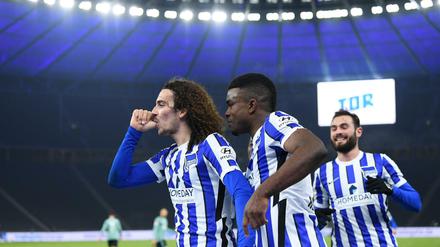 Mit kindlicher Freude feierte Hertha BSC den wichtigen Erfolg gegen den FC Schalke 04.