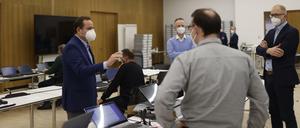 Der Essener Oberbürgermeister Thomas Kufen (CDU) hat am Mittwoch die Konzernzentrale der Funke Mediengruppe besucht, um sich über die aktuelle Situation nach dem Cyberangriff auf Funke zu erkundigen.