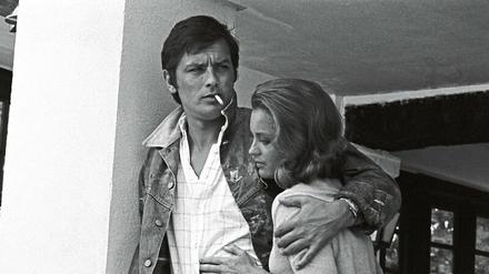 Licht und Schatten. Drei Filme haben Alain Delon Romy Schneider miteinander gedreht. Einen während und zwei, wie Jacques Derays „Swimmingpool“ 1969, nach ihrer fünfjährigen Beziehung, die von 1958 bis 1963 ging und mit ihren steilen ups and downs einer schwindelerregenden Achterbahnfahrt glich. 