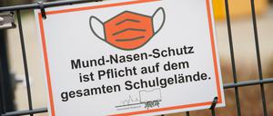 Auch mit Maske kommt man derzeit in keine Schule.