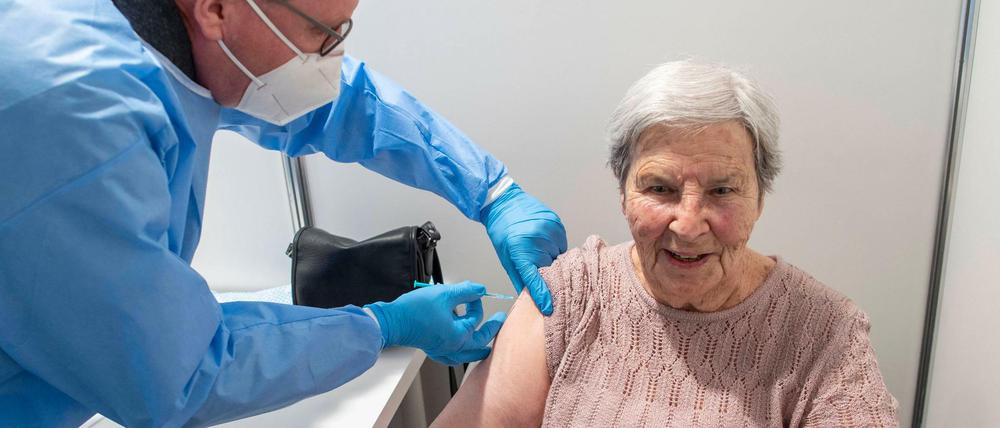 Zuerst werden in Deutschland aktuell die Hochbetagten geimpft.