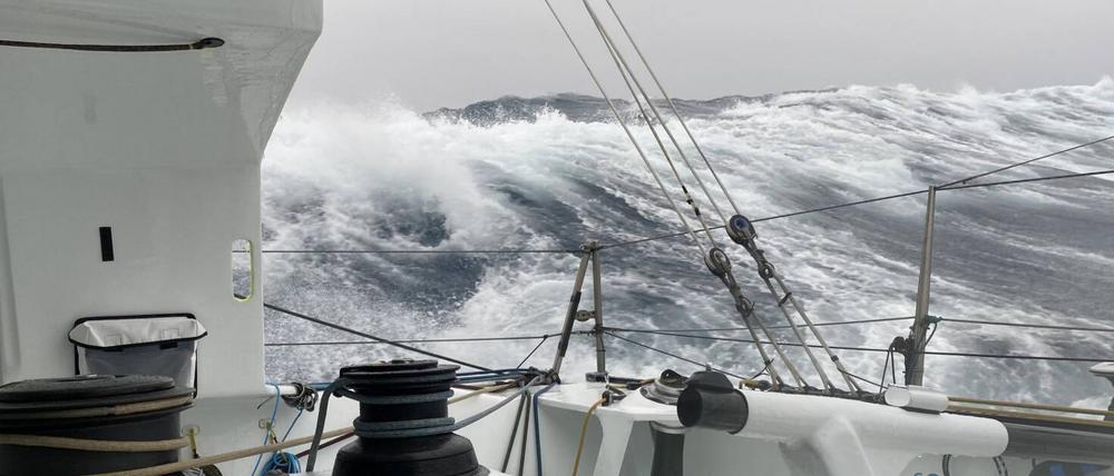 Wenn das Meer seine Farbe verliert. Ein Foto von Stephane Le Diraison, der beim Vendée Globe derzeit an 19. Position liegt.