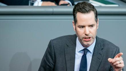 ARCHIV - 26.11.2019, Berlin: Christian Dürr (FDP), Mitglied des Deutschen Bundestages, spricht im Bundestag während der Debatte zum Bundeshaushalt 2020. (zu dpa «FDP fordert schnelle Liquiditätshilfen für Unternehmen») Foto: Kay Nietfeld/dpa +++ dpa-Bildfunk +++