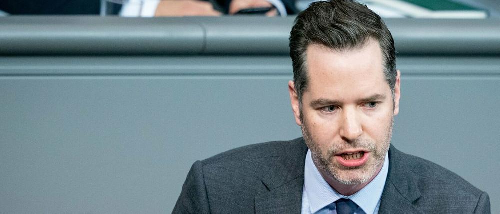 ARCHIV - 26.11.2019, Berlin: Christian Dürr (FDP), Mitglied des Deutschen Bundestages, spricht im Bundestag während der Debatte zum Bundeshaushalt 2020. (zu dpa «FDP fordert schnelle Liquiditätshilfen für Unternehmen») Foto: Kay Nietfeld/dpa +++ dpa-Bildfunk +++