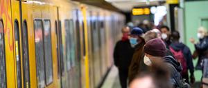 Einsteigen, bitte - und zahlen! Einige Tickets sind mit Jahresbeginn 2021 teurer geworden.