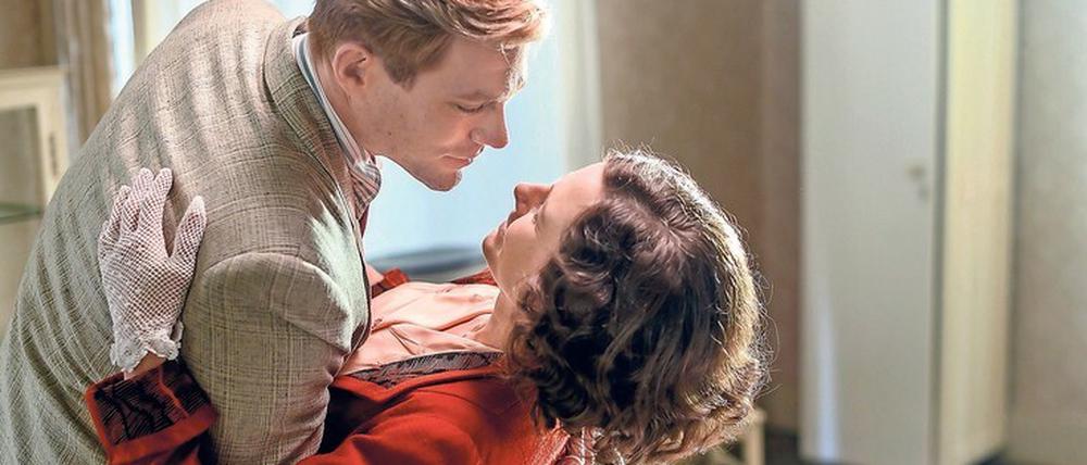 Der blonde Hans (Ken Duken) und seine große Liebe, die jüdische Schauspielerin Hansi Burg (Picco von Groote).